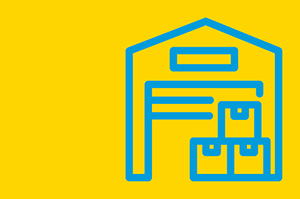 Eine Darstellung eines Lagerhauses, vor dem Kartons versandfertig stehen.